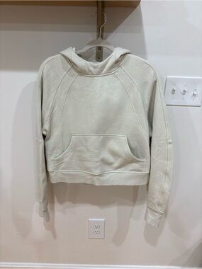 lululemon athletica Cropped Hoodie in Light Cream